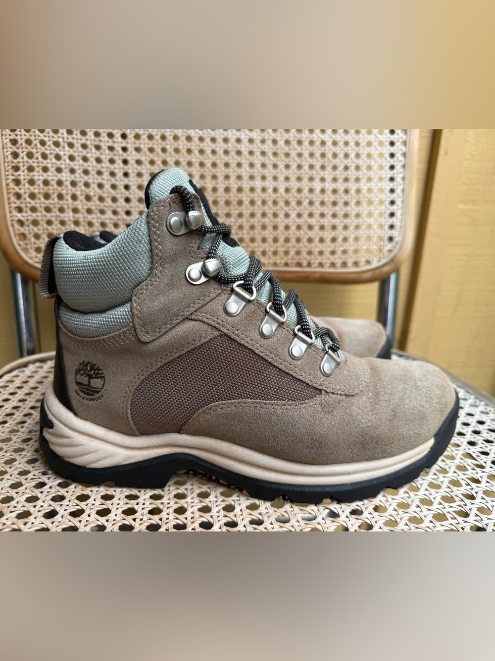 Timberland Waterproof Hiking Boots Brown Suede Trail Outdoor Women’s size 7.5